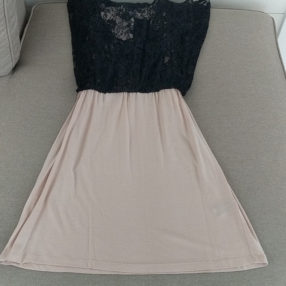 Femine Lace Express Dress - Picture 6 of 9